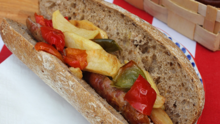 Foto del pane cu pipi e satizzu panino tipico di Reggio Calabria